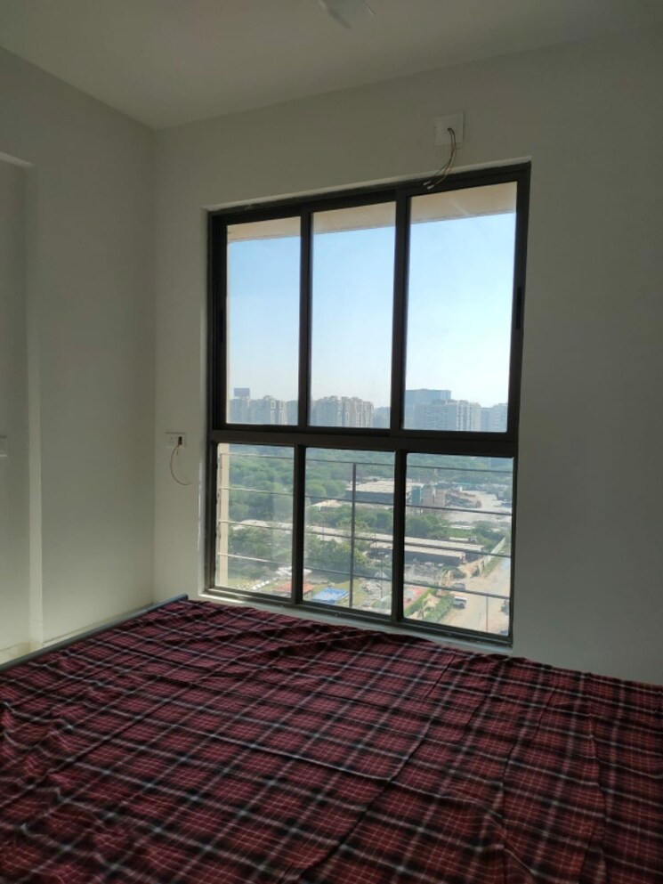 Room, vaishnodevi circle 3 Bedroom 1500 Sq.Ft. Apartment In Vaishnodevi Circle Ahmedabad 9646332