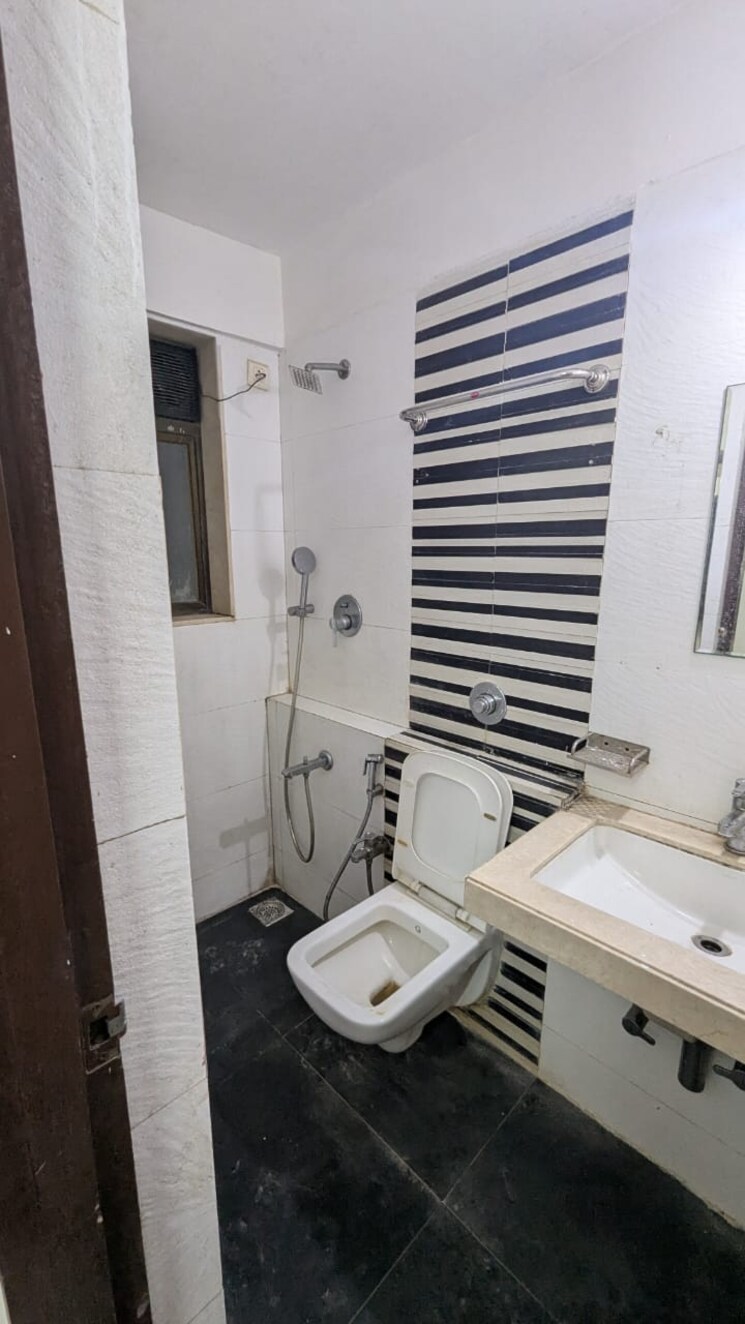 Bathroom, omkar-raga 2 Bedroom 1100 Sq.Ft. Apartment In Chembur Mumbai 9646340