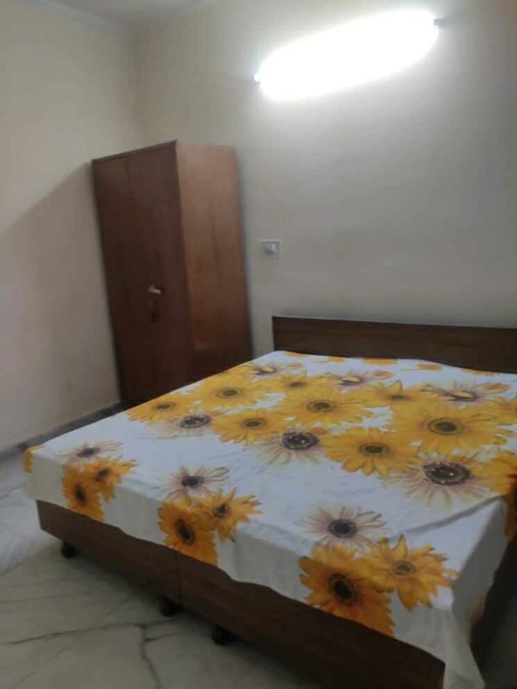 Bedroom, ramesh nagar 1.5 Bedroom 7000 Sq.Ft. Builder Floor In Ramesh Nagar Delhi 9646360