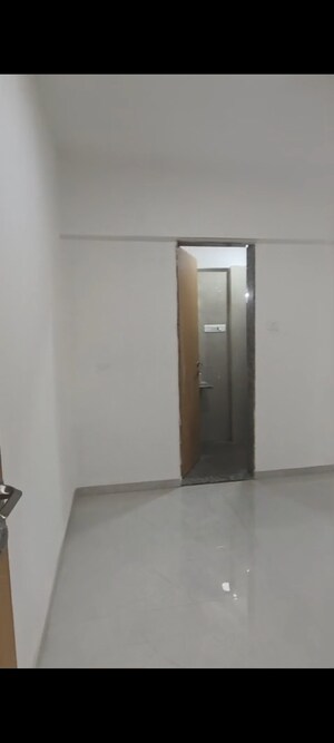 Room in 2 BHK Apartment at Vaibhavlaxmi Queens Glory, Chembur – for Rent