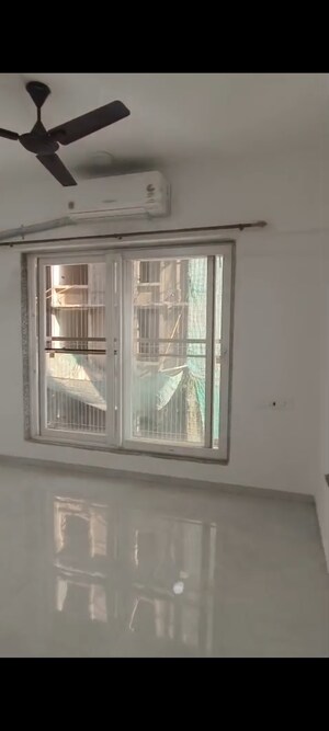 Room in 2 BHK Apartment at Vaibhavlaxmi Queens Glory, Chembur – for Rent