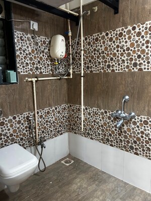 Team Area in 2 BHK Apartment at Dn Nagar – for Rent