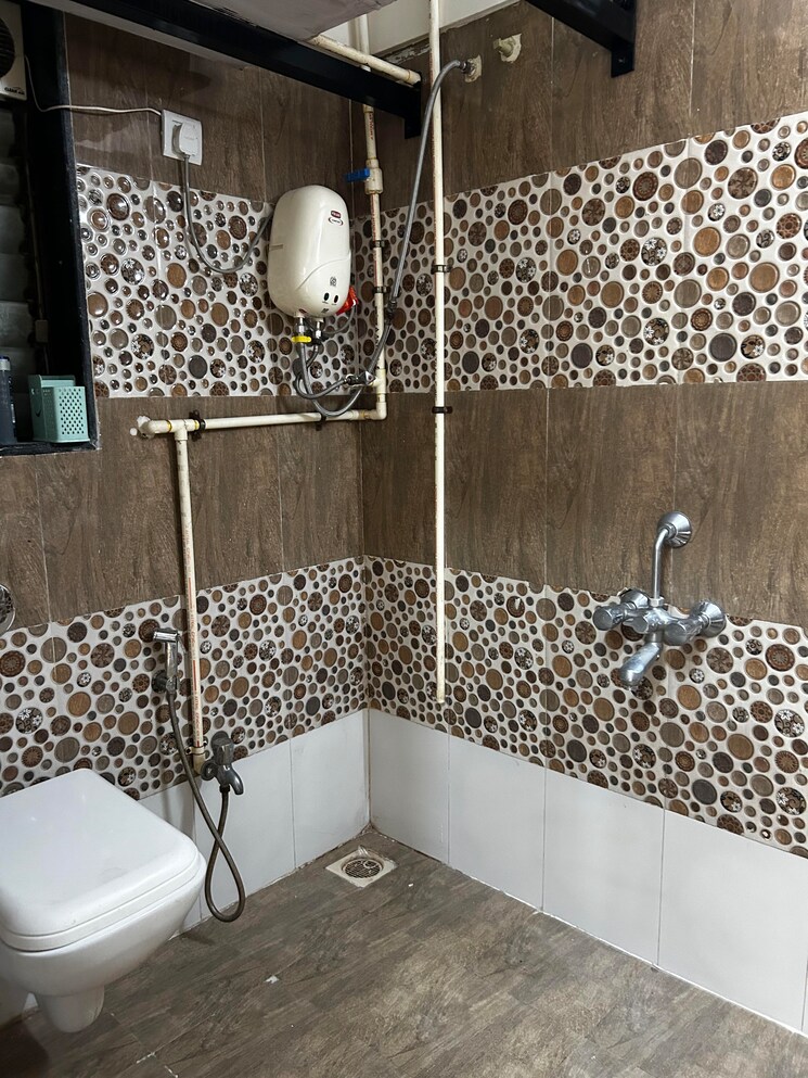 Team Area, dn nagar 2 Bedroom 679 Sq.Ft. Apartment In Dn Nagar Mumbai 9646416