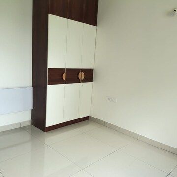 Room in 3 BHK Apartment at Avalon Park At The Prestige City, V Kallahalli – for Rent