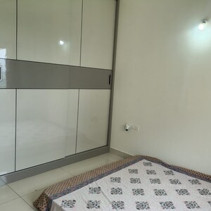 Room in 3 BHK Apartment at Avalon Park At The Prestige City, V Kallahalli – for Rent