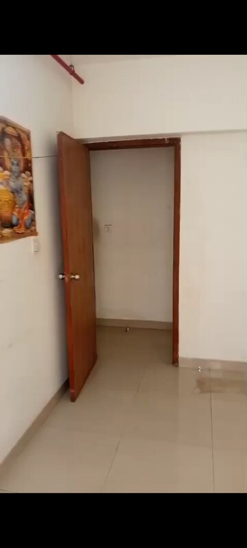 Room in 2 BHK Apartment at Godrej Prime, Chembur – for Rent