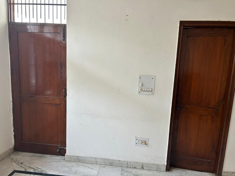 Room, sector 22 2 Bedroom 161 Sq.Ft. Builder Floor In Sector 22 Gurgaon 9646444