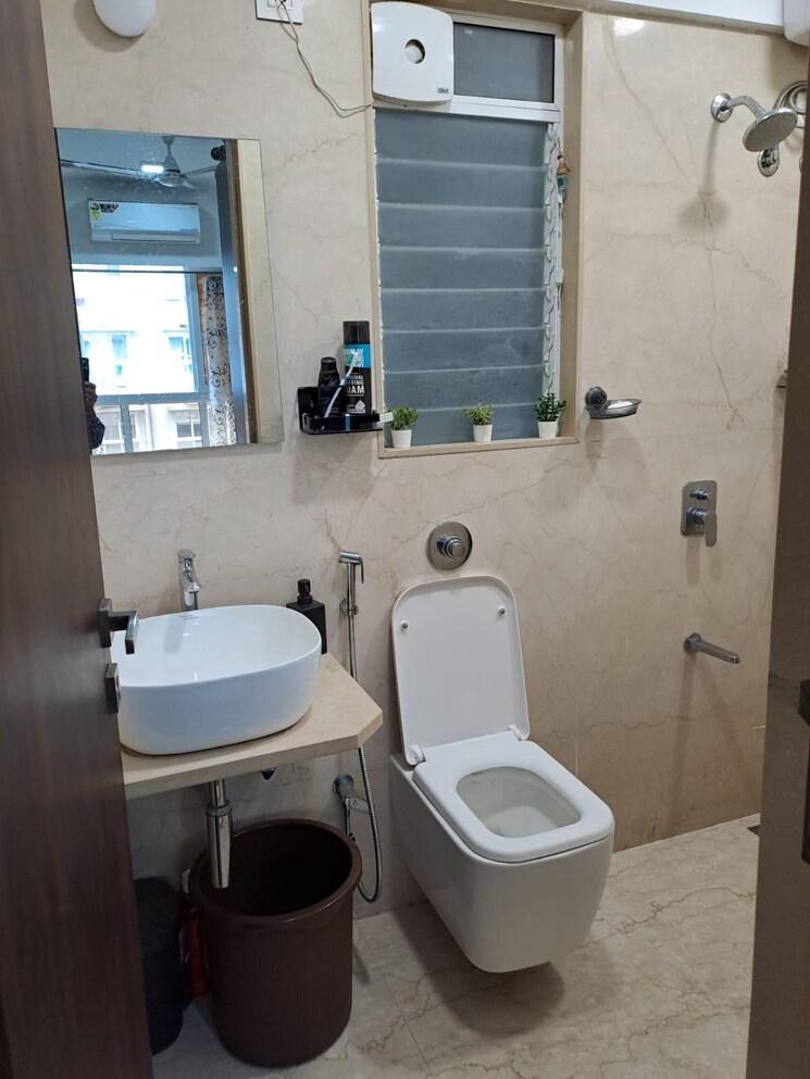 Bathroom, dn nagar 2 Bedroom 690 Sq.Ft. Apartment In Dn Nagar Mumbai 9646445