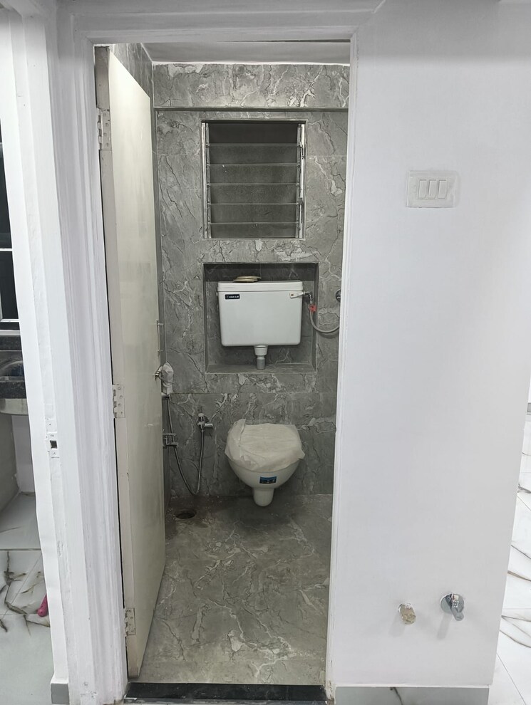 Bathroom, raj-niwas-malad-west 1 Bedroom 410 Sq.Ft. Apartment In Malad West Mumbai 9646457