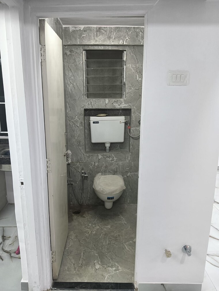 Bathroom, raj-niwas-malad-west 1 Bedroom 410 Sq.Ft. Apartment In Malad West Mumbai 9646457