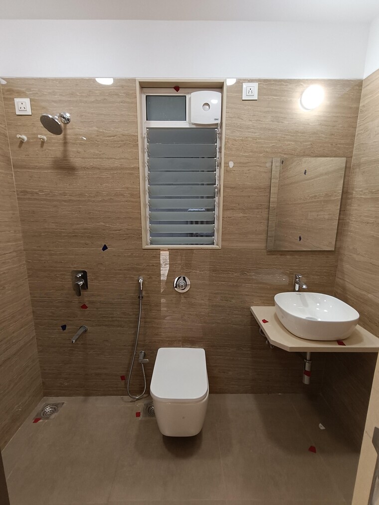 Bathroom, dn nagar 2 Bedroom 568 Sq.Ft. Apartment In Dn Nagar Mumbai 9646462