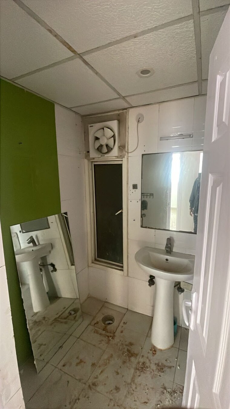 Bathroom, prateek-grand-city 2 Bedroom 970 Sq.Ft. Apartment In Siddharth Vihar Ghaziabad 9646475