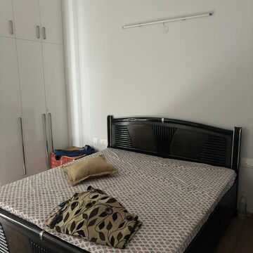 Bedroom in 3 BHK Apartment at Central Park Flower Valley Aqua Front Towers, Sohna Sector 33 – for Rent