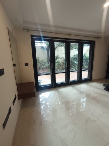 Room in 4 BHK Apartment at HM Gladiolus, Halasuru – for Rent