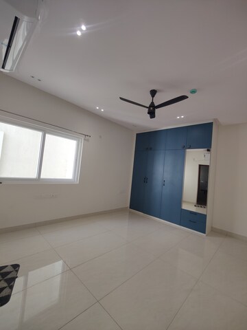 Room in 3 BHK Apartment at Prestige Beverly Hills, Kokapet – for Rent