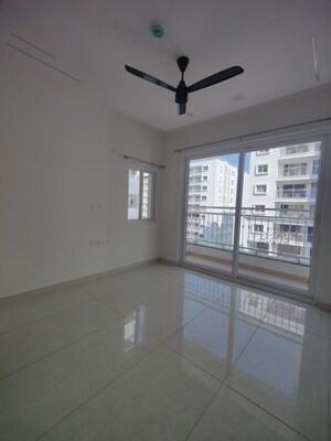 Room in 3 BHK Apartment at Prestige Beverly Hills, Kokapet – for Rent