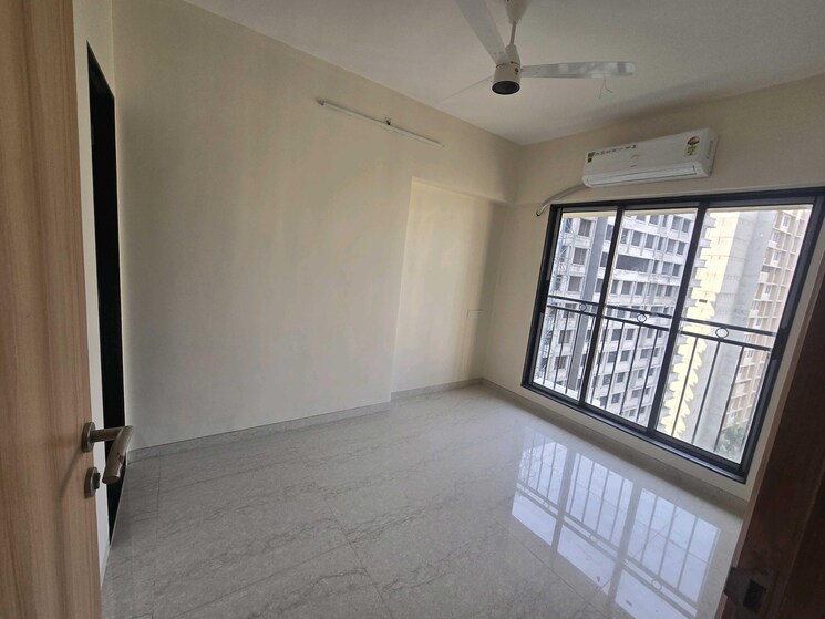 Room, dn nagar 2 Bedroom 470 Sq.Ft. Apartment In Dn Nagar Mumbai 9646491