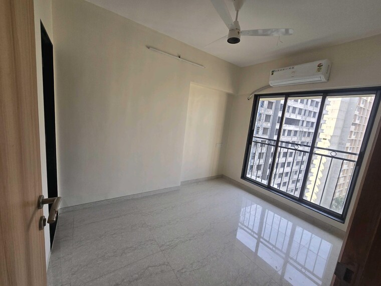 Room, dn nagar 2 Bedroom 470 Sq.Ft. Apartment In Dn Nagar Mumbai 9646491