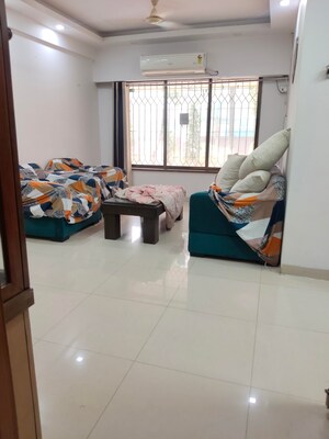 Team Area in 2 BHK Apartment at Dn Nagar – for Rent