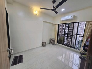 Room in 2 BHK Apartment at DLH Sorrento, Veera Desai Road – for Rent