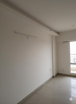 Room in 2 BHK Apartment at MCC Signature Heights, Raj Nagar Extension – for Rent