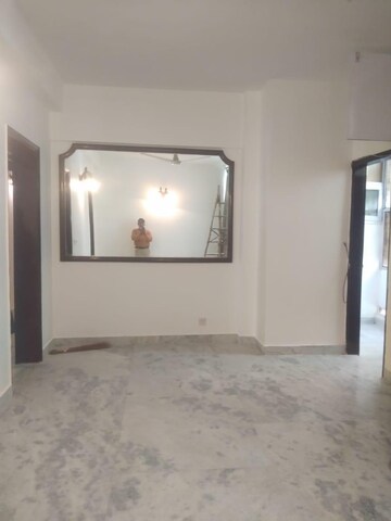 Room in 3 BHK Builder Floor at Gulmohar Park – for Rent