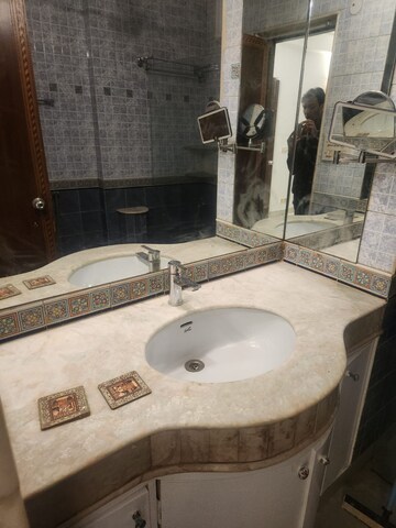 Bathroom in 3 BHK Builder Floor at Green Park – for Rent