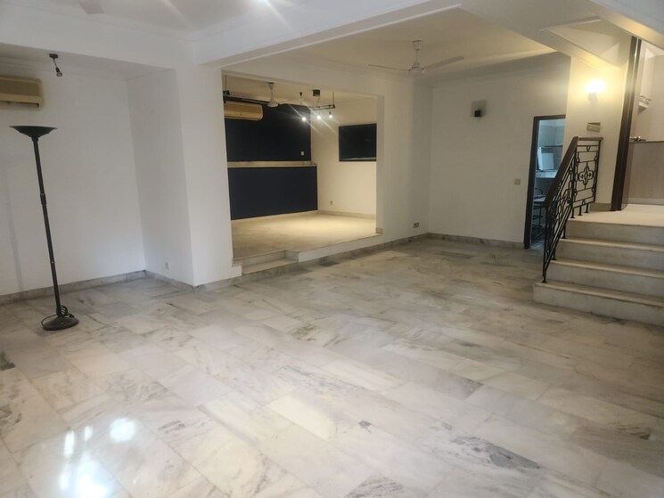 Living Room, green park 3 Bedroom 3000 Sq.Ft. Builder Floor In Green Park Delhi 9646539