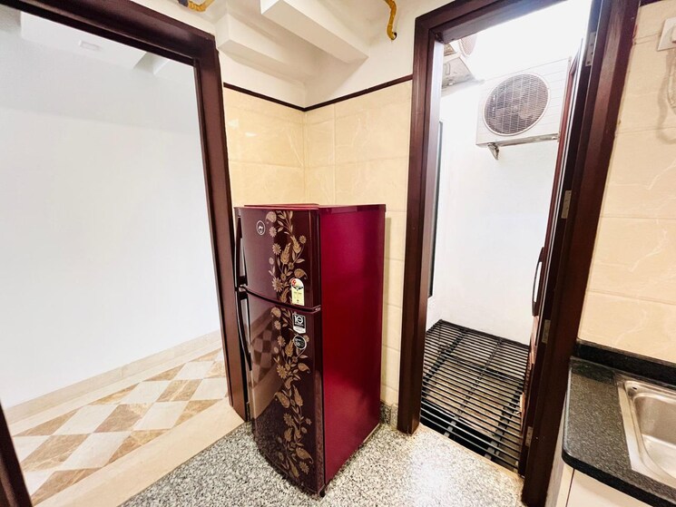 Other, safdarjung development area 3 Bedroom 1850 Sq.Ft. Builder Floor In Safdarjung Development Area Delhi 9646548