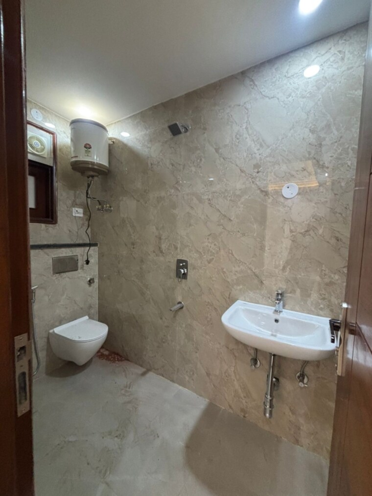 Bathroom, saket 2 Bedroom 1000 Sq.Ft. Builder Floor In Saket Delhi 9646555