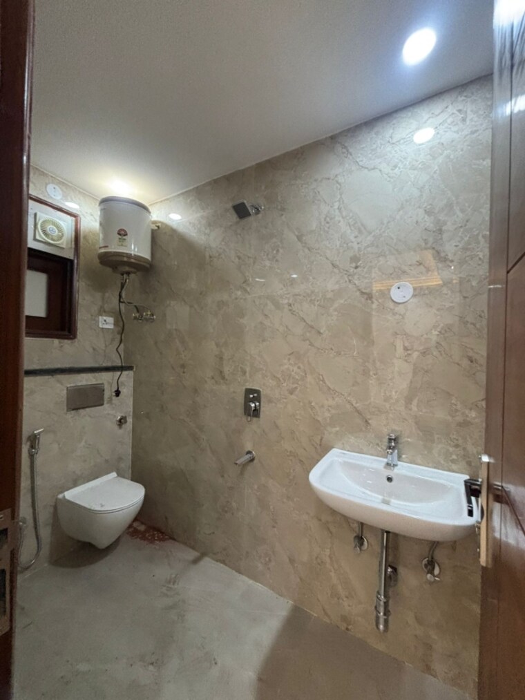 Bathroom, saket 2 Bedroom 1000 Sq.Ft. Builder Floor In Saket Delhi 9646555