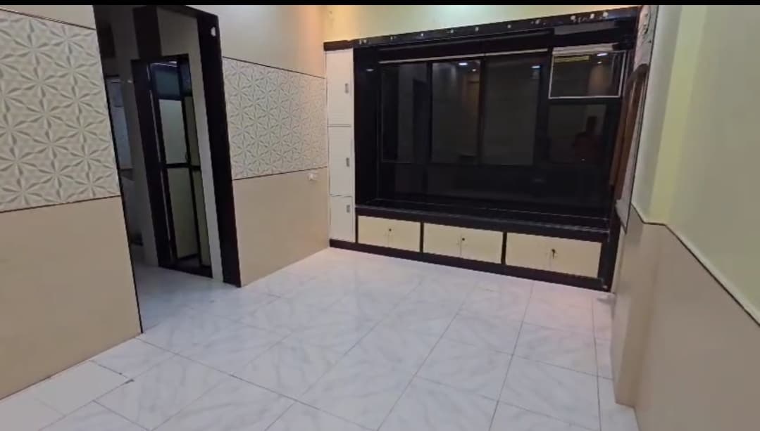 1 BHK + Extra Room Apartment For Sale in Gokul Galaxy Kandivali East