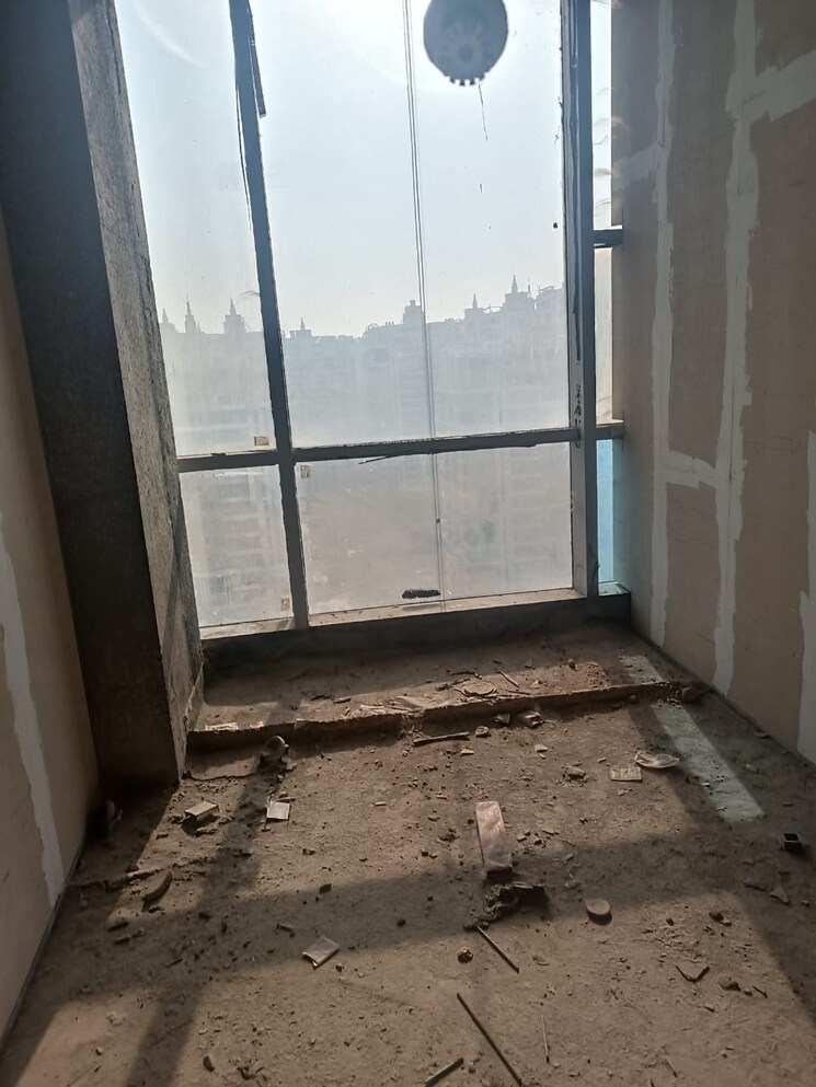 Balcony, alphathum Commercial Office Space 200 Sq.Ft. In Sector 90 Noida 9646585