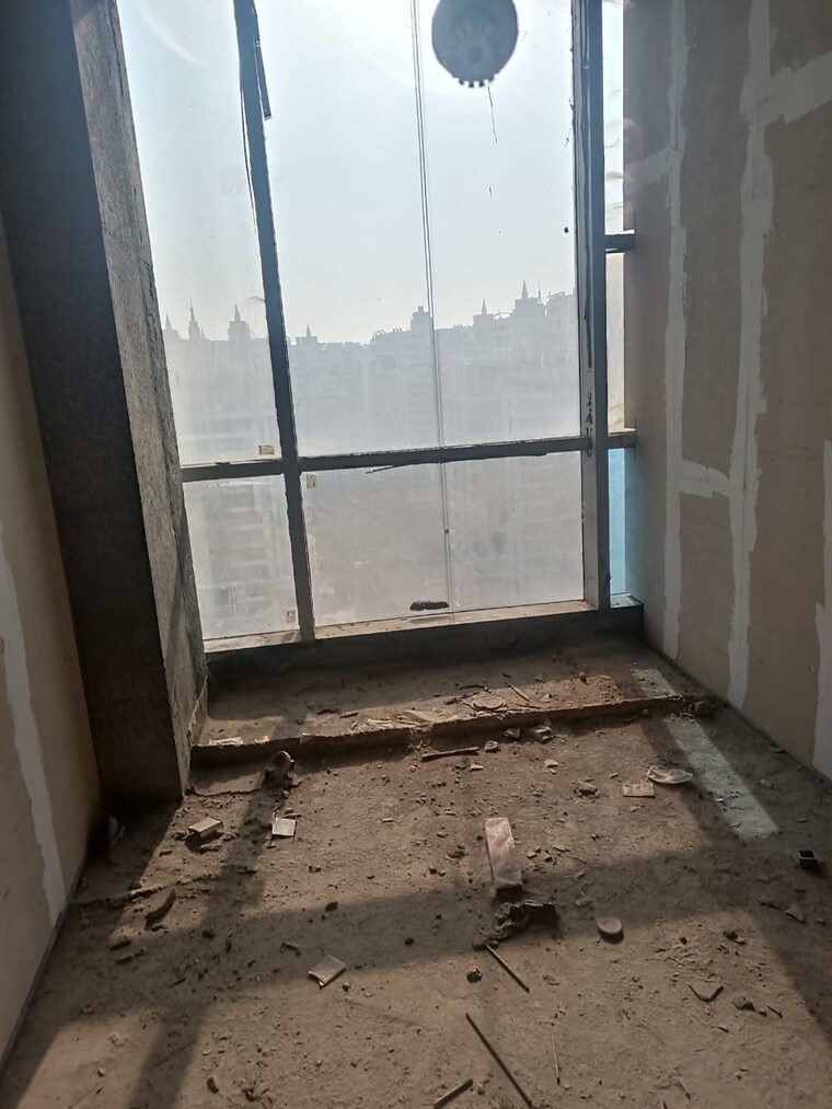 Balcony, alphathum Commercial Office Space 200 Sq.Ft. In Sector 90 Noida 9646585