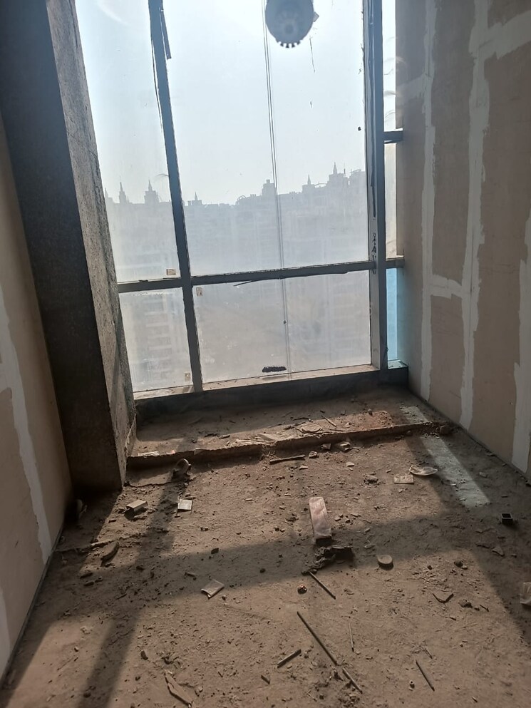 Balcony, alphathum Commercial Office Space 200 Sq.Ft. In Sector 90 Noida 9646585