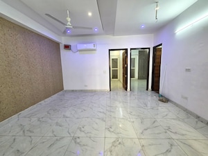 Room in 3 BHK Apartment at Sector 20 – for Sale
