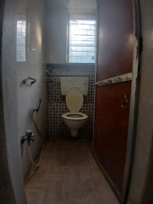 Furnished Amenities in 2 BHK Apartment at Dudhsagar Apartment, Goregaon East – for Rent