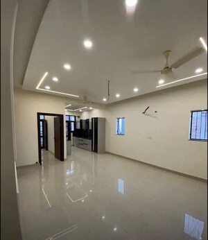Room in 3 BHK Apartment at Sector 20 – for Sale