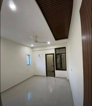 Room in 3 BHK Apartment at Sector 20 – for Sale