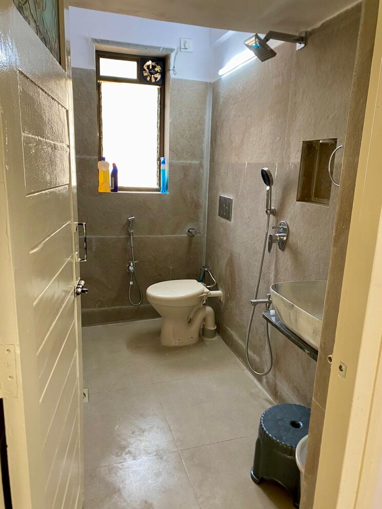 Bathroom, amita-chs-andheri-west 2 Bedroom 650 Sq.Ft. Apartment In Andheri West Mumbai 9646610