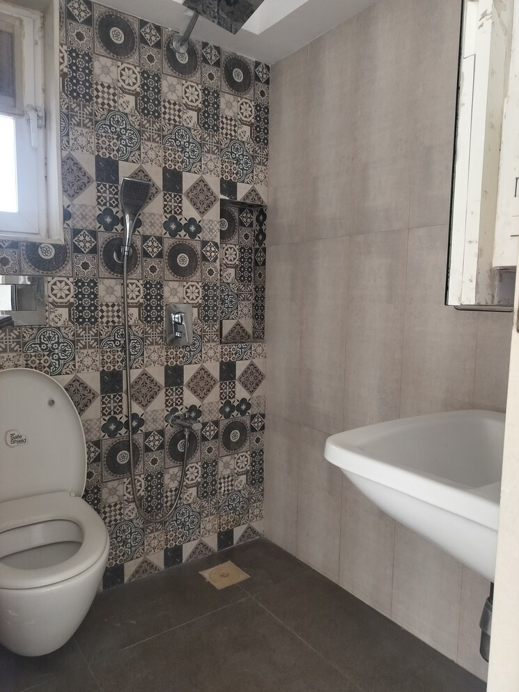 Bathroom, kanakia-paris 2 Bedroom 861 Sq.Ft. Apartment In Bandra East Mumbai 9646613