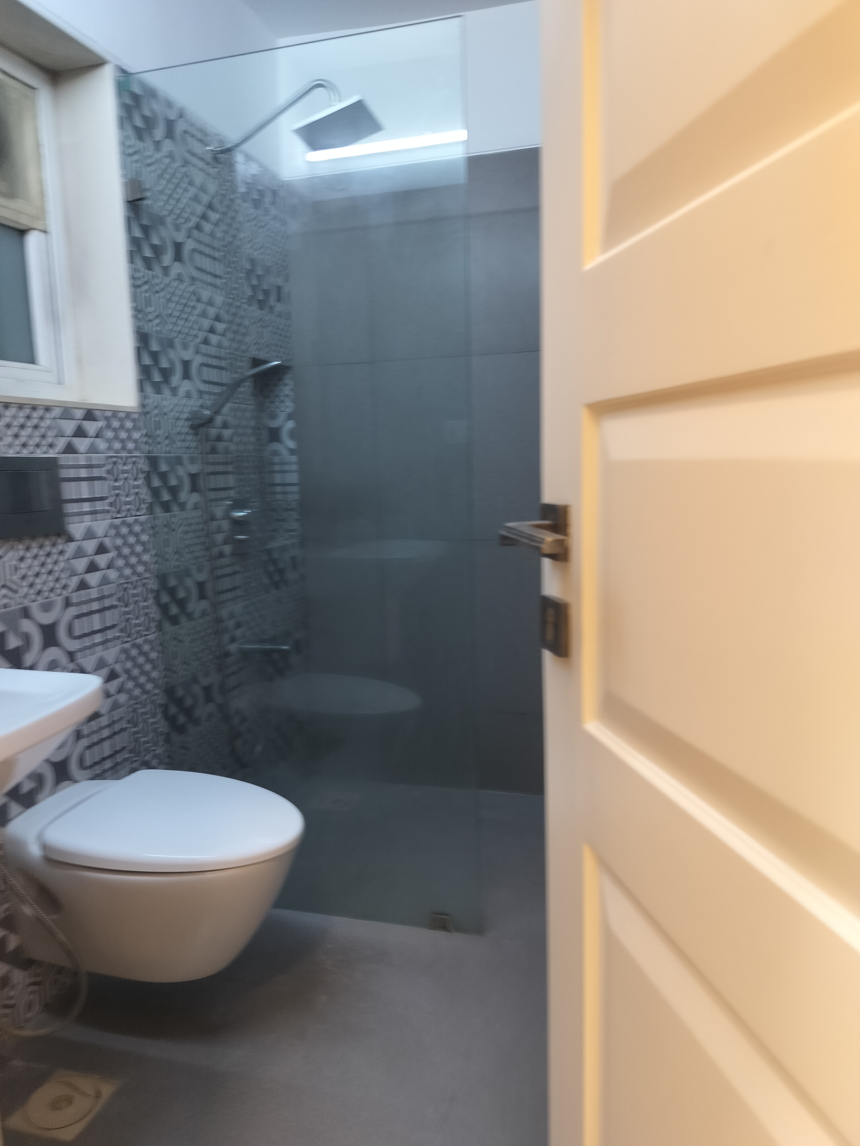 3 BHK + Servant Room Apartment For Rent in Kanakia Paris