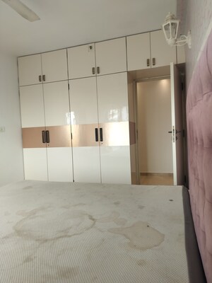 Room in 3 BHK Apartment at Kanakia Paris, Bandra East – for Rent