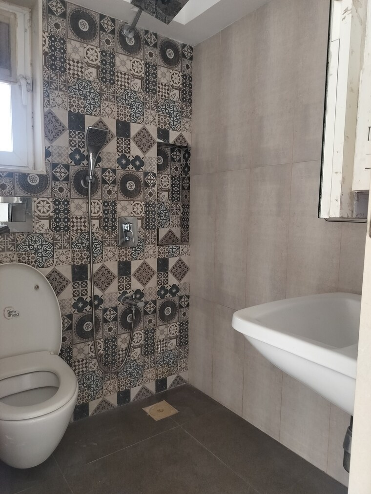 Bathroom, kanakia-paris 3 Bedroom 1175 Sq.Ft. Apartment In Bandra East Mumbai 9646614