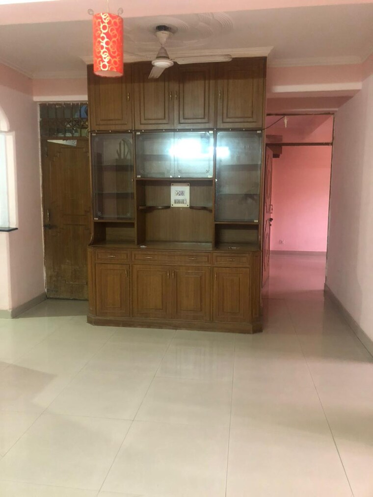 Room, sector 14 dwarka 3 Bedroom 1300 Sq.Ft. Apartment In Sector 14 Dwarka Delhi 9610899