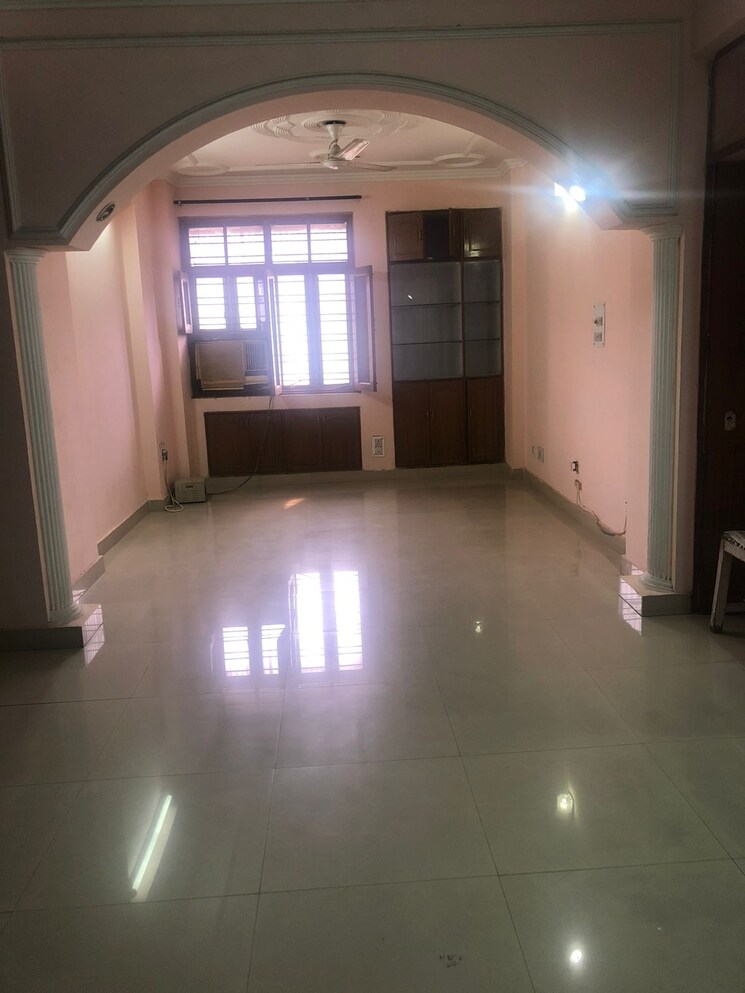 Room, sector 23 dwarka 3 Bedroom 1500 Sq.Ft. Apartment In Sector 23 Dwarka Delhi 9609999
