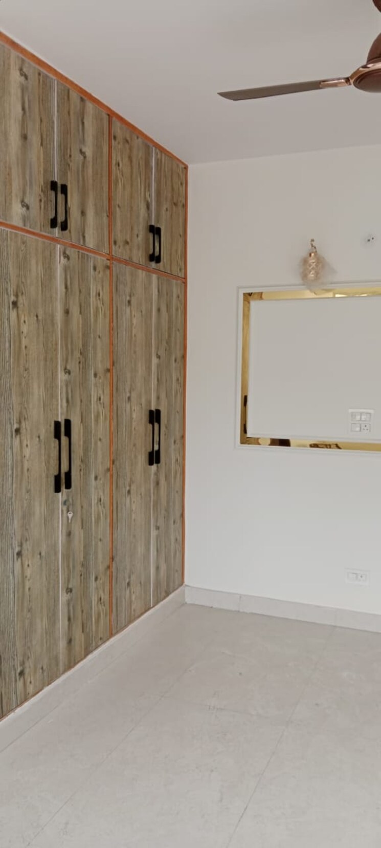 Room, sector 12 dwarka 3 Bedroom 1450 Sq.Ft. Apartment In Sector 12 Dwarka Delhi 9604469