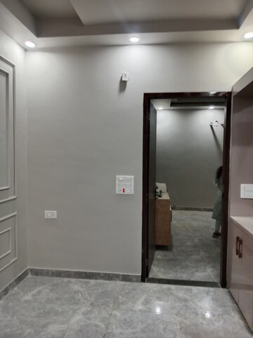 Room in 2 BHK Builder Floor at Sector 18 – for Rent