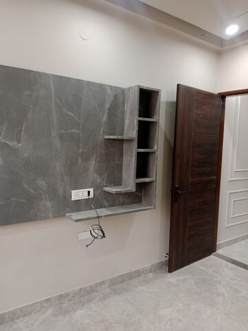 Room in 2 BHK Builder Floor at Sector 18 – for Rent