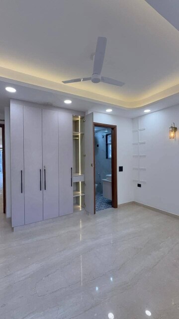 Master Bedroom in 2 BHK Builder Floor at Kalkaji – for Rent
